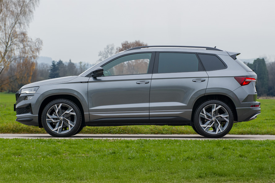 skoda karoq sportline schwartz vorne