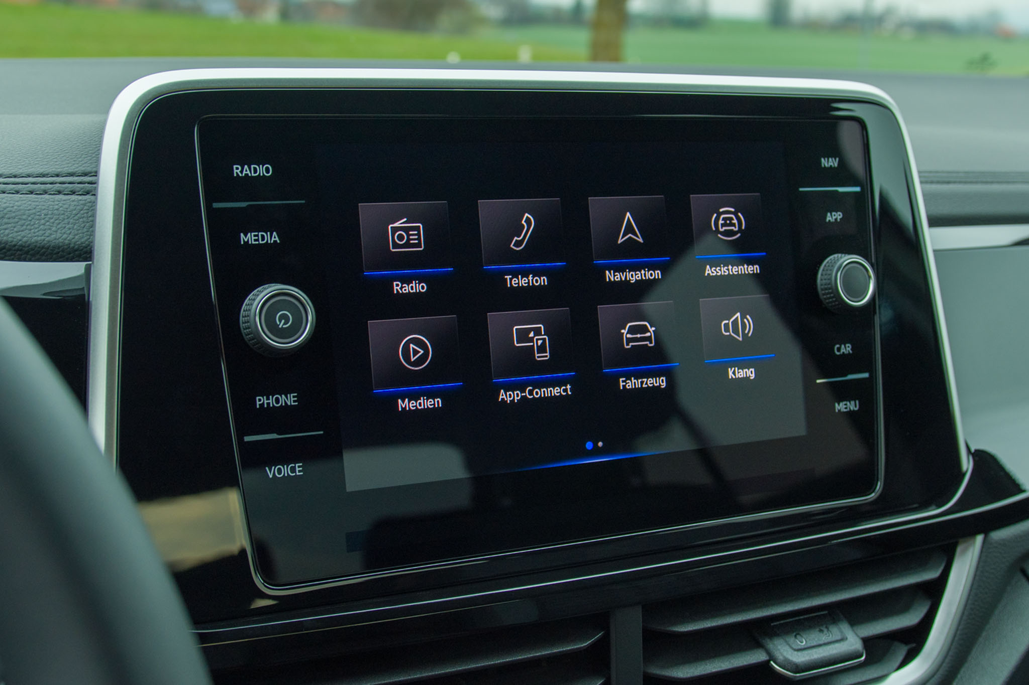 touchscreen multimedia infotainment vw t-roc r-line