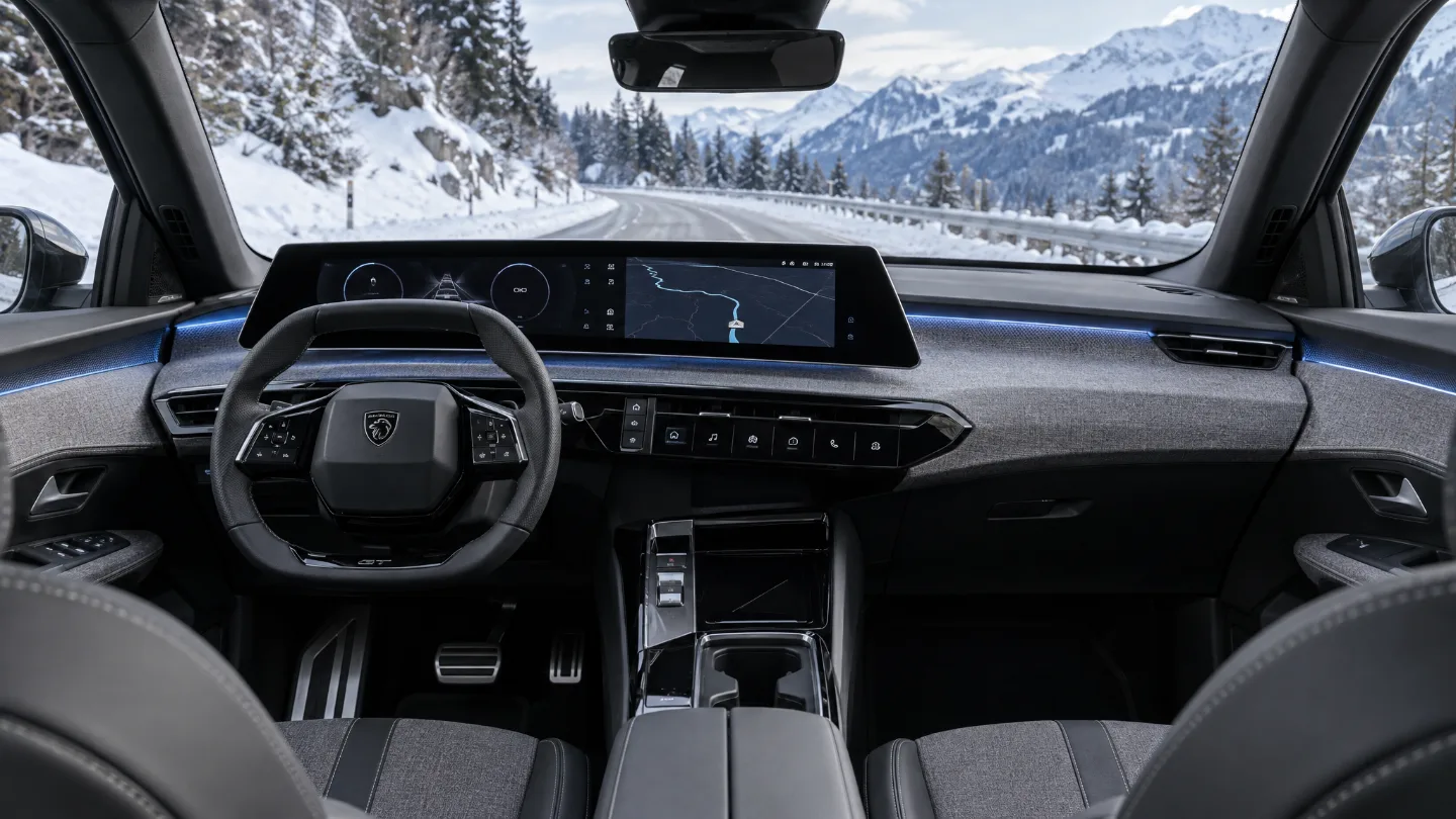 Cockpit des Peugeot 3008 2026 mit großem gebogenem Bildschirm