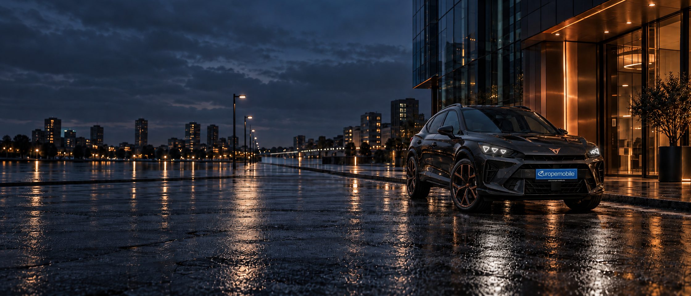 Cupra Formentor Modelljahr 2026 bei Nacht auf nasser Straße