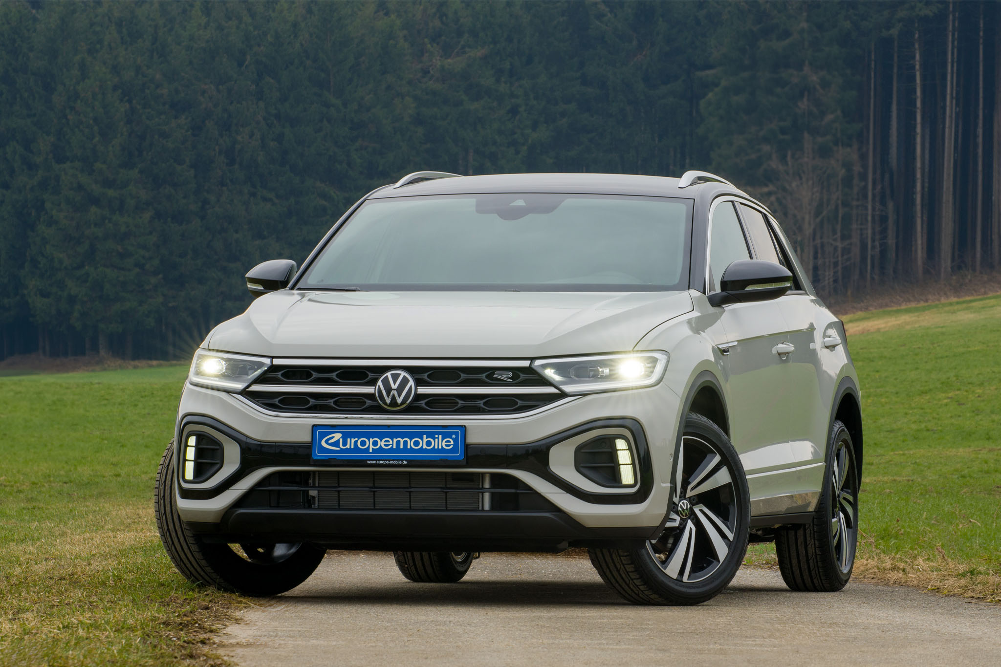vw t-roc r-line  front